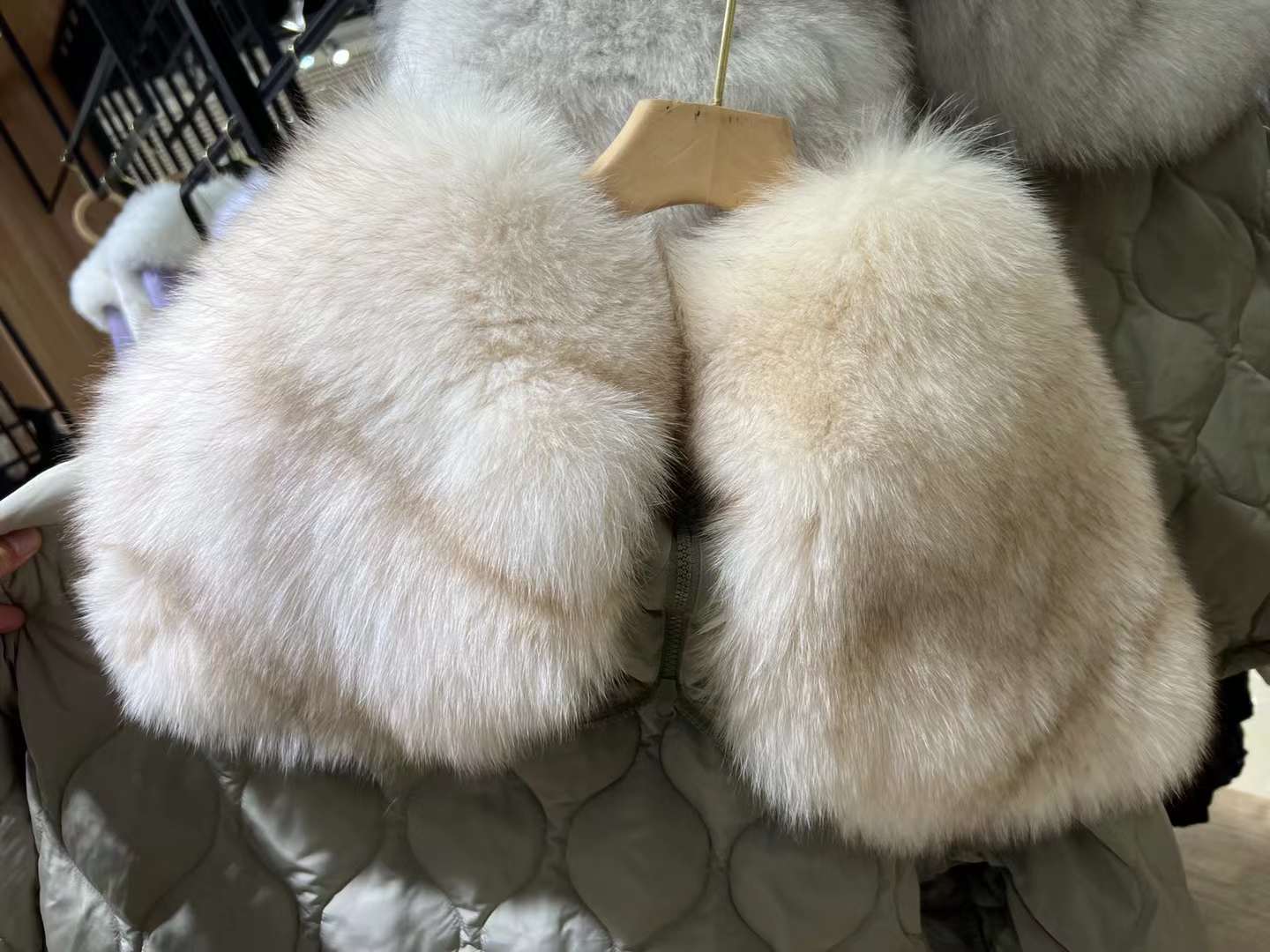 【T·Y皮草鵝絨服】22冬北京高奢品牌服裝庫存雜款尾貨女裝折扣一折批發(fā)拿貨