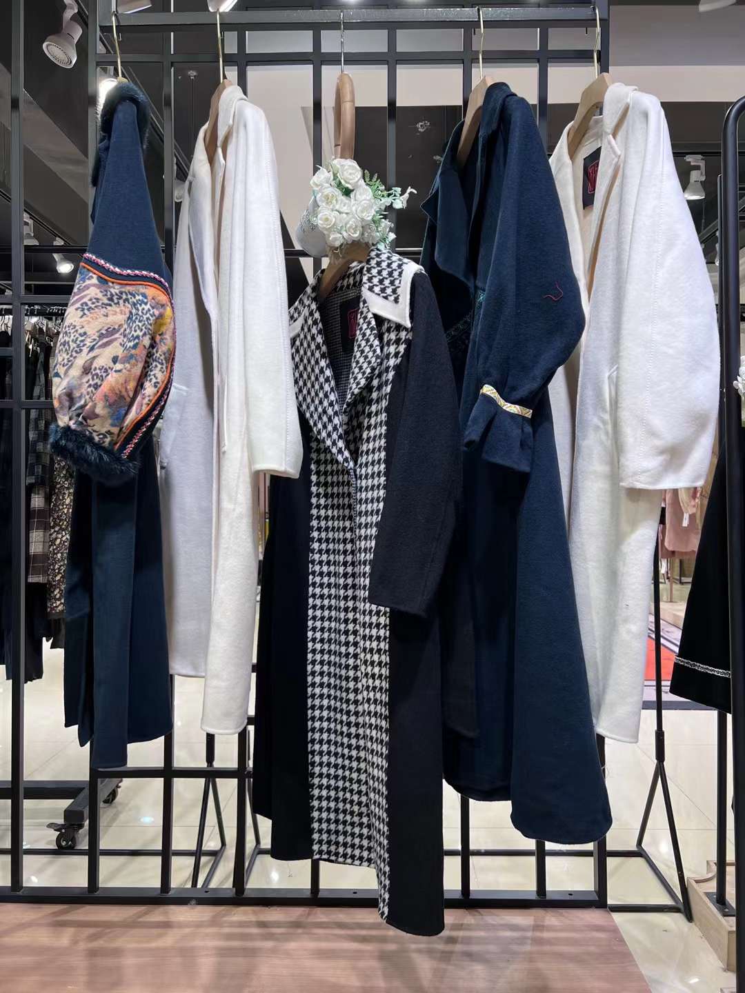 女裝批發(fā) 羊絨大衣2022冬四季款品牌折扣女裝大碼女裝專柜正品尾貨羽絨服清倉