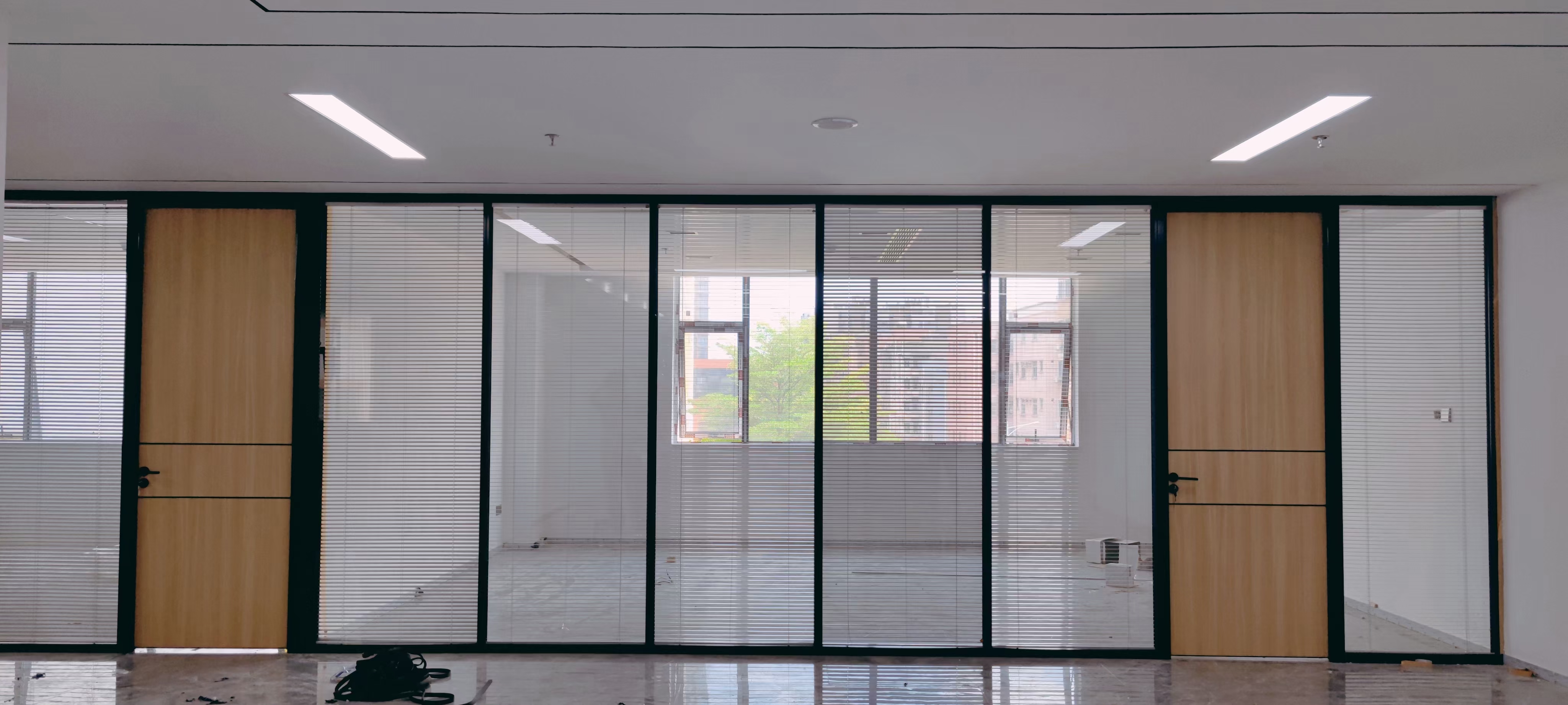 深圳鋁木門 高定木門的加工現(xiàn)狀