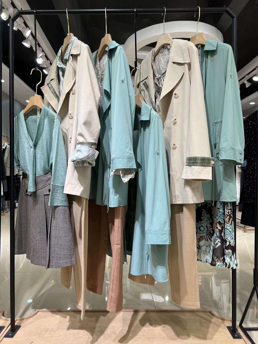 思慕緹2023新款春新款品牌折扣女裝批發(fā)正品庫存尾貨清倉