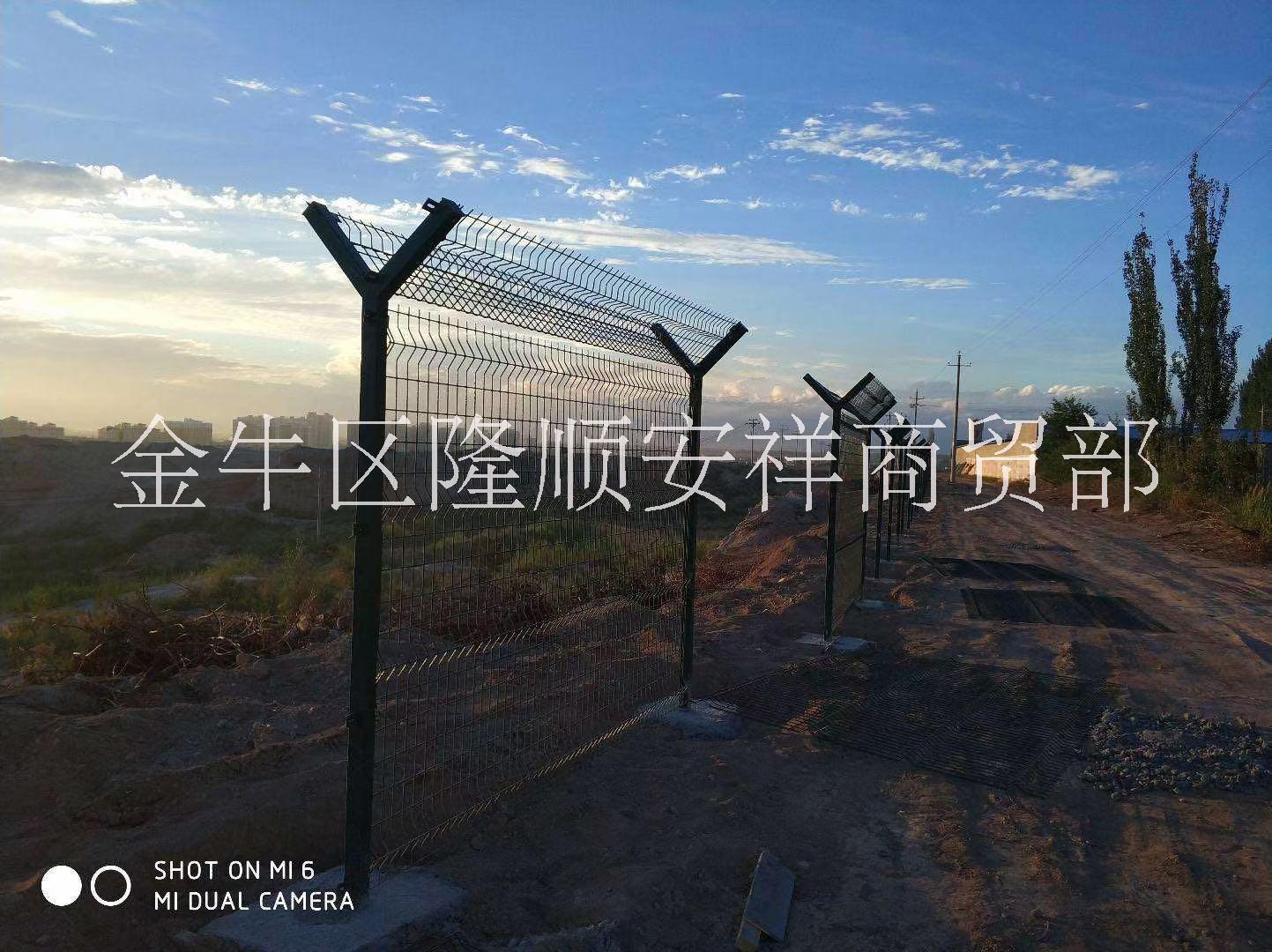 隆順安祥監(jiān)獄圍網(wǎng)焊接刀刺網(wǎng)片菱形刀刺圍墻籬笆網(wǎng)廠家
