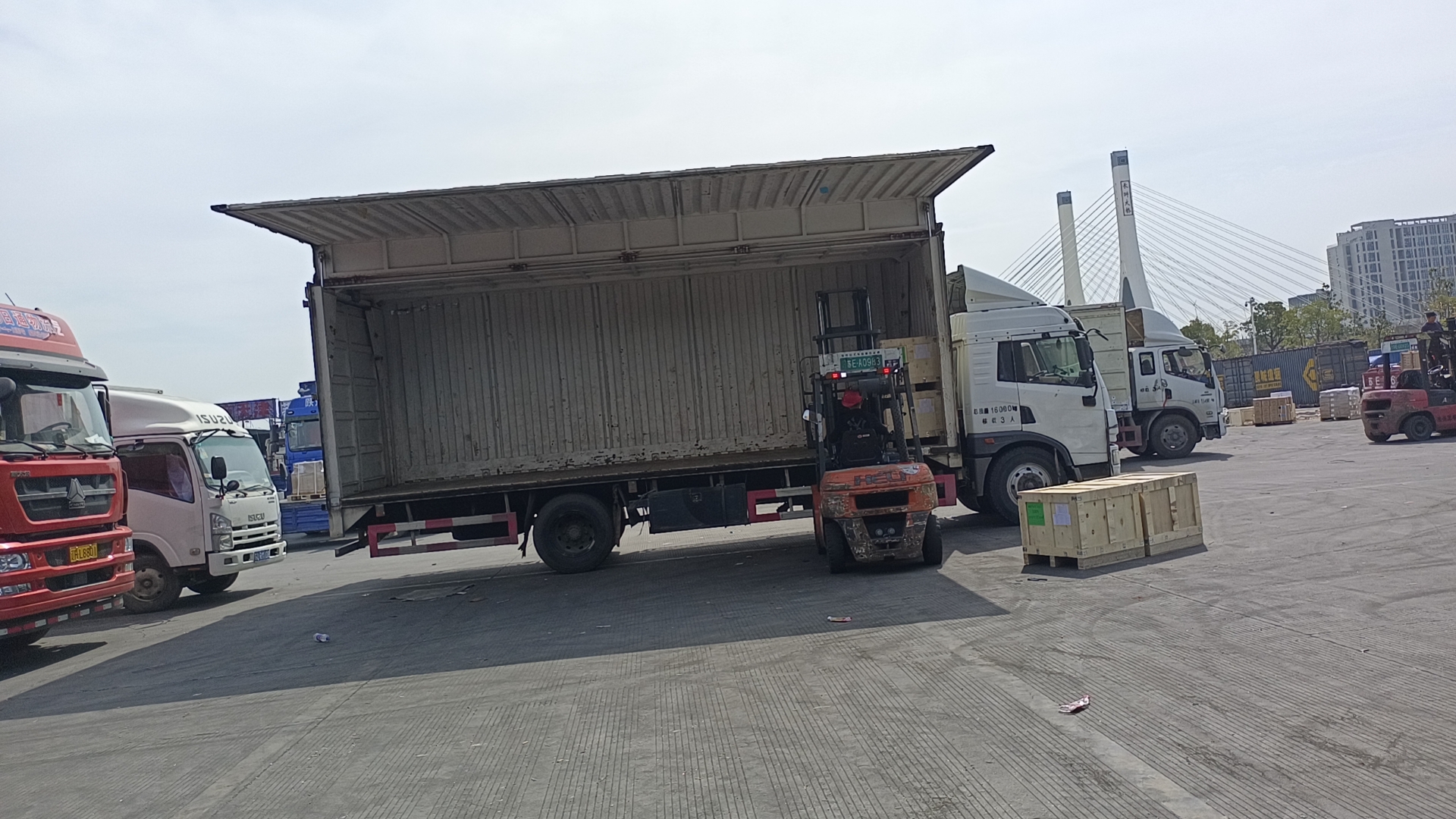 蘇州到都勻銅仁大件公路 整車零擔(dān) 家具物流 轎車托運(yùn) 危險(xiǎn)品專線 化工運(yùn)輸公司  蘇州往凱里長(zhǎng)途直達(dá)