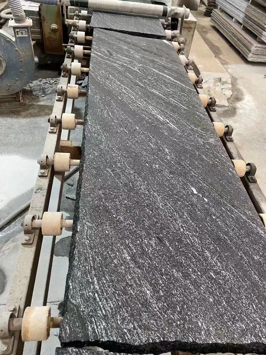 夜里雪石材廠家，哪里有夜里雪石材