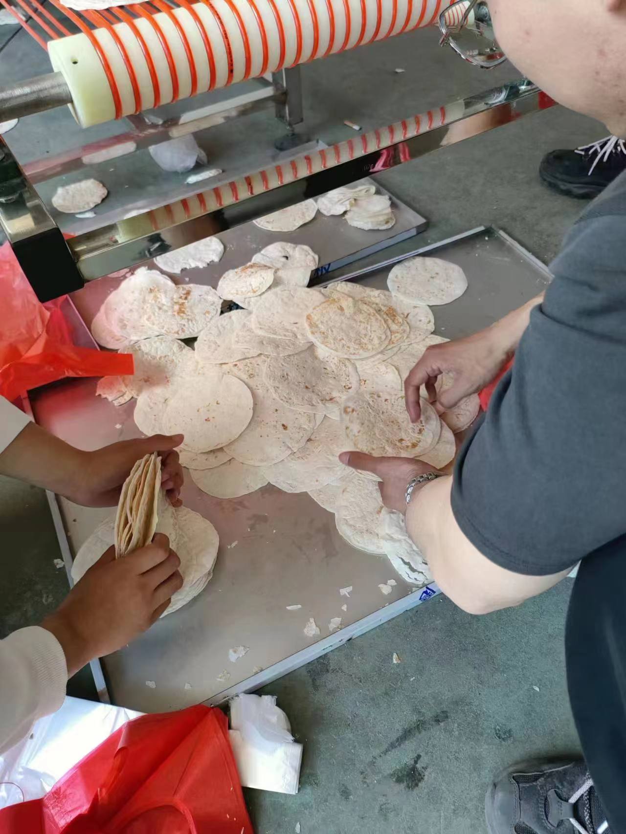 烤鴨餅機(jī)  烤鴨餅機(jī)廠家   烤鴨餅機(jī)價(jià)格哪家便宜