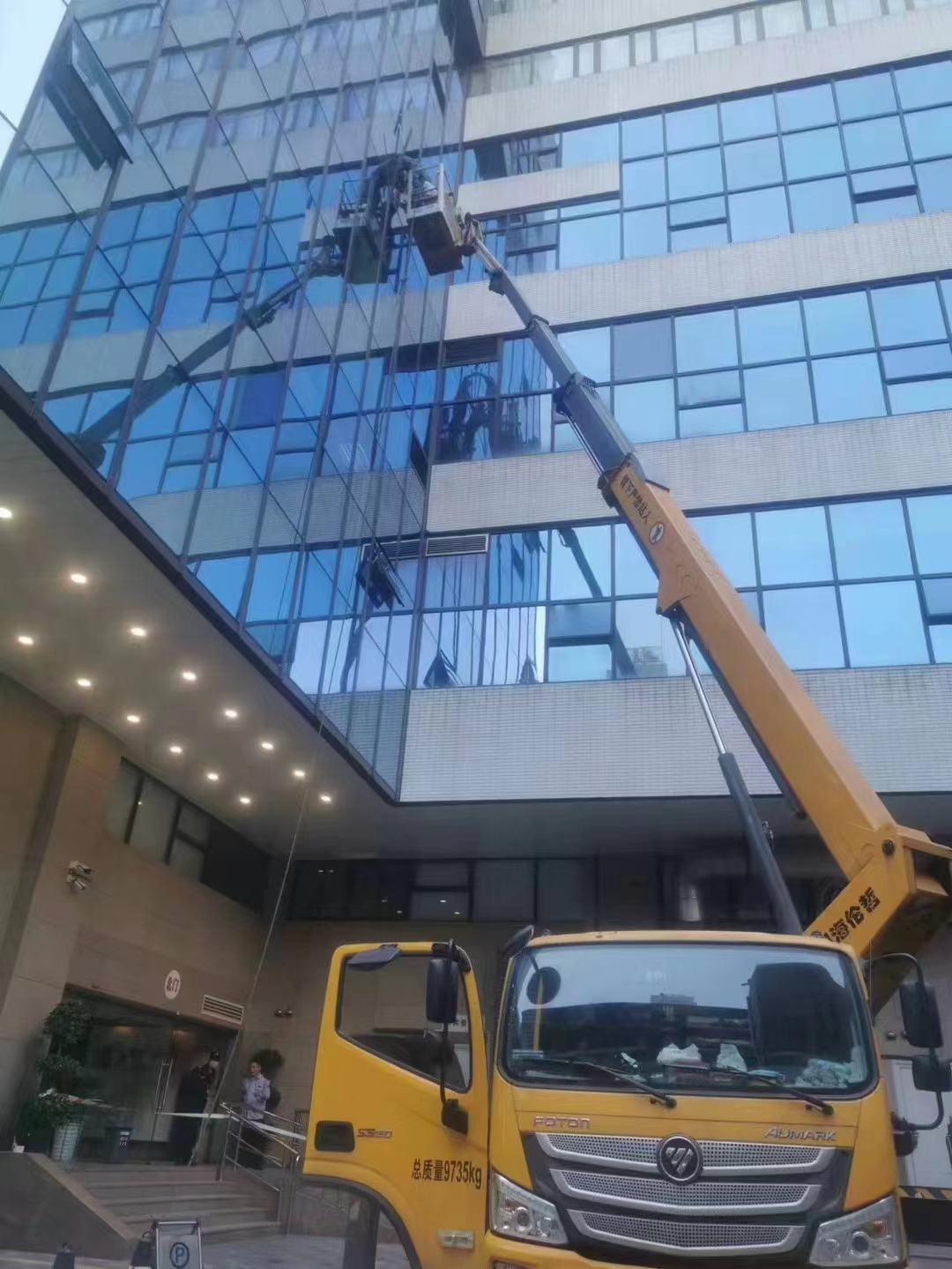 成都高空作業(yè)車設(shè)備租賃-高空作業(yè)車出租多少錢-哪里好