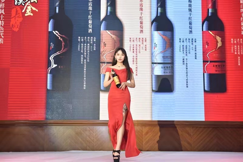 長(zhǎng)城大漠炫金葡萄酒系列招商代理咨詢(xún)13394071888