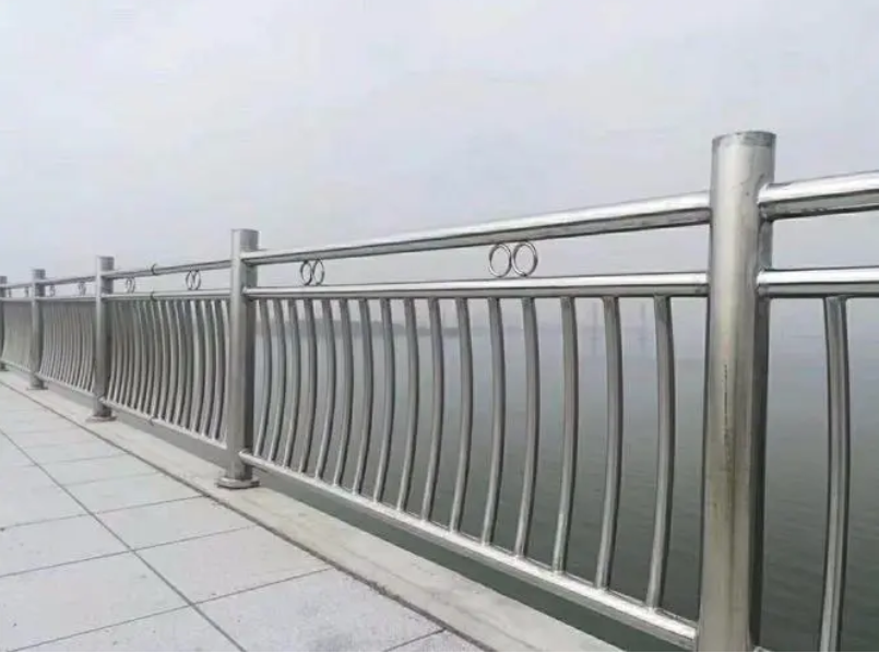 金屬圍欄不銹鋼工程廠家-價格-多少錢-供貨商【廣州金盛門窗有限公司】