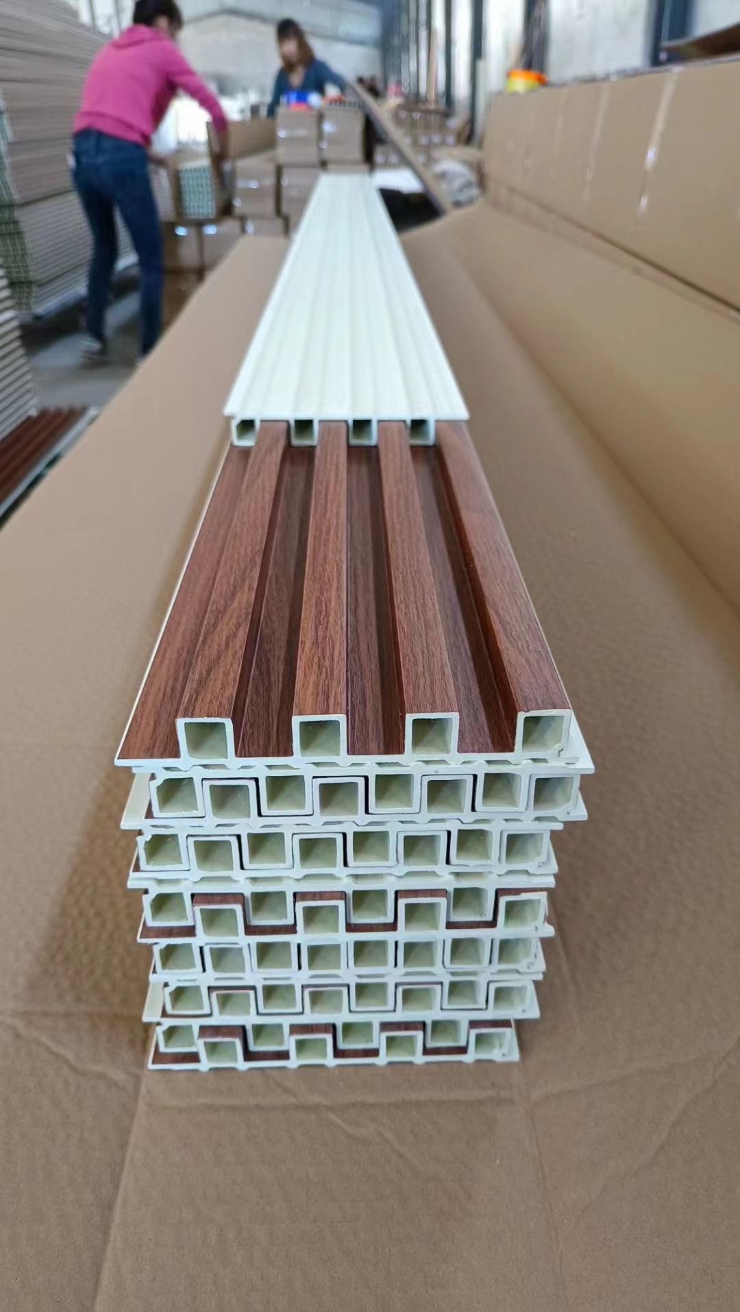 波浪形護墻板供應商_波浪形護墻板批發(fā)_波浪形護墻板報價-金成林裝飾材料