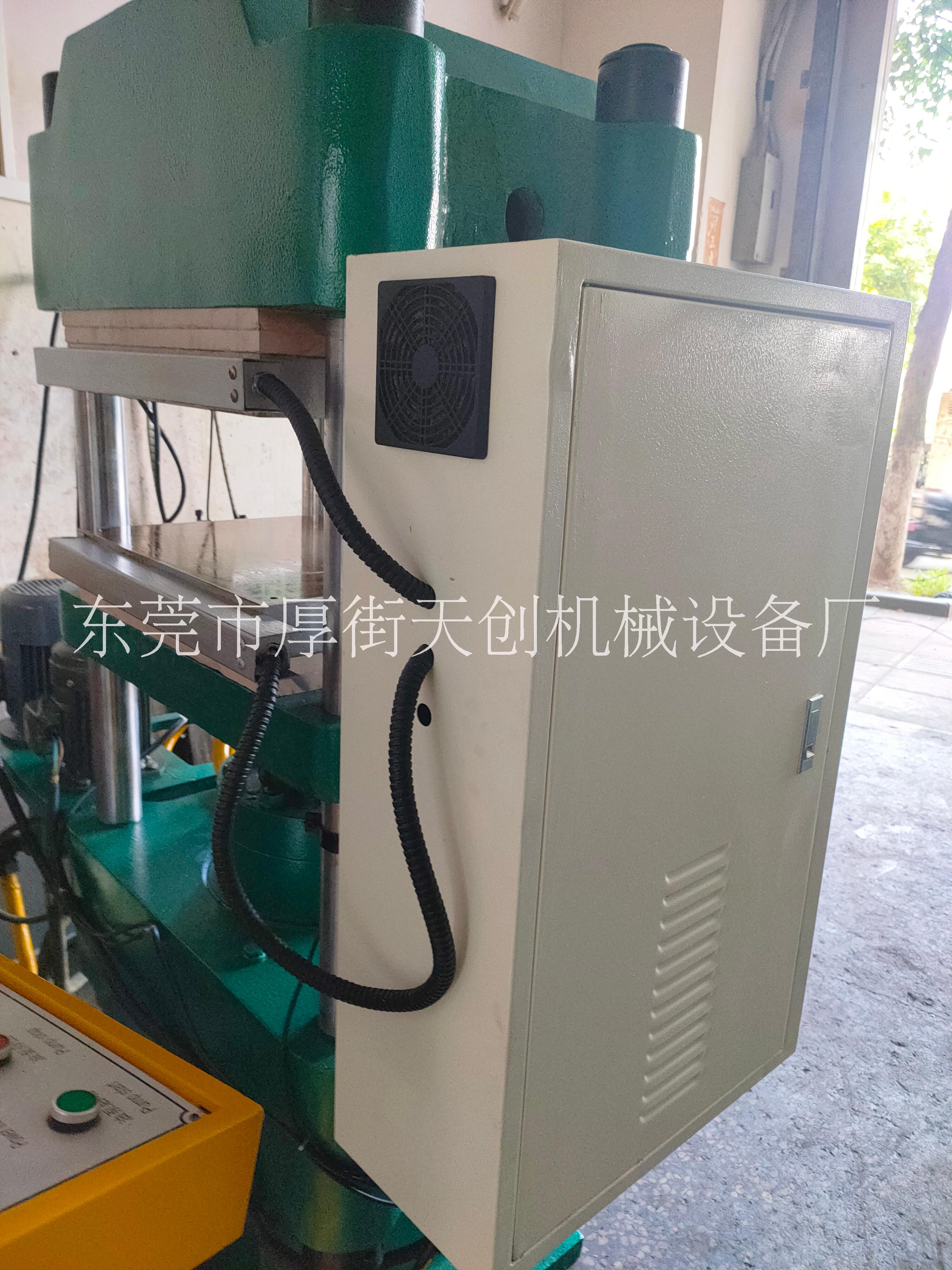 70噸二手橡硅膠硫化機(jī)