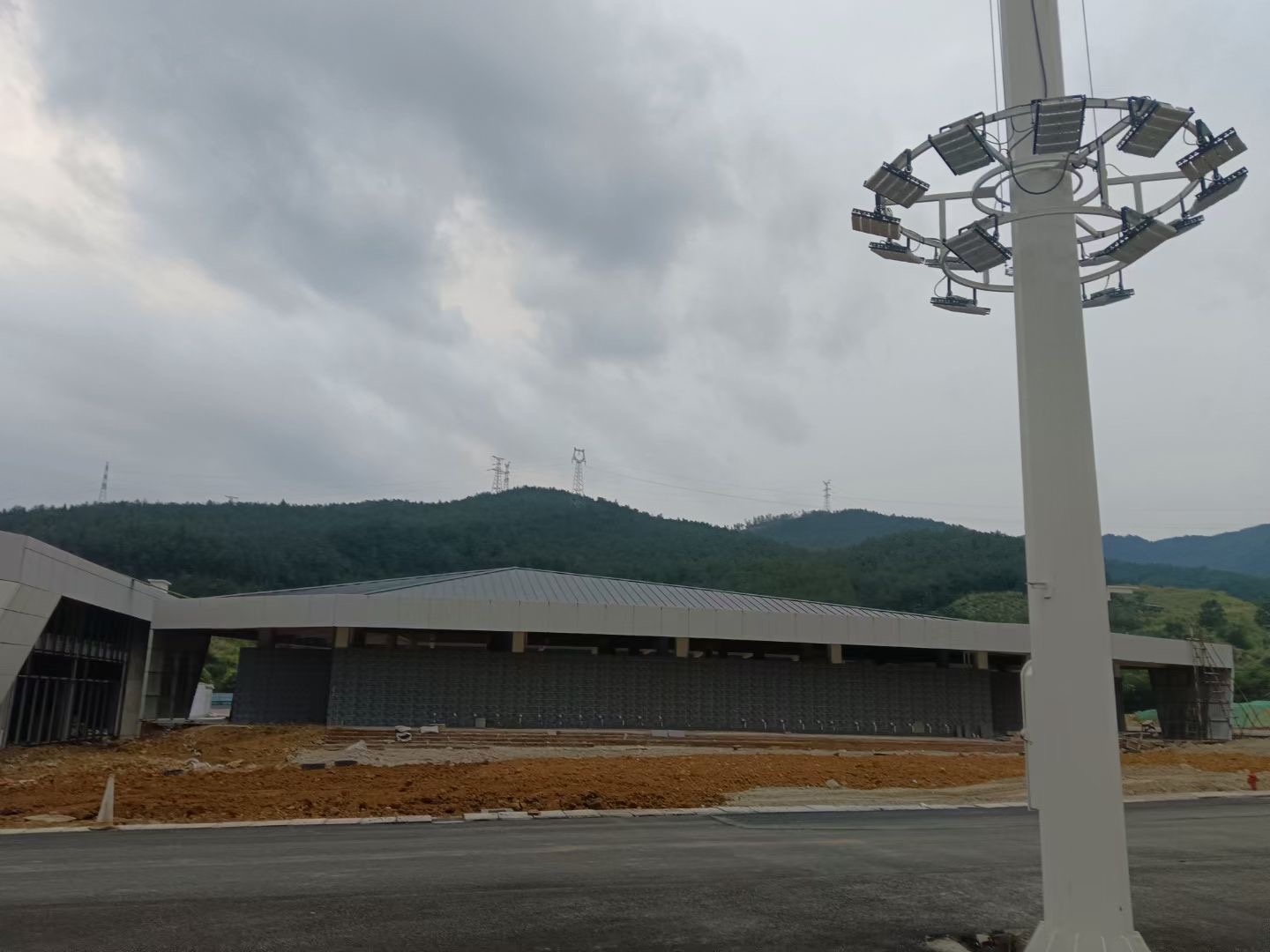 廣元鋁鎂錳高立邊屋面廠家，批發(fā)，報(bào)價(jià)【成都華鋁鎂錳裝飾工程有限公司】 廣元鋁鎂錳高立邊屋面廠家