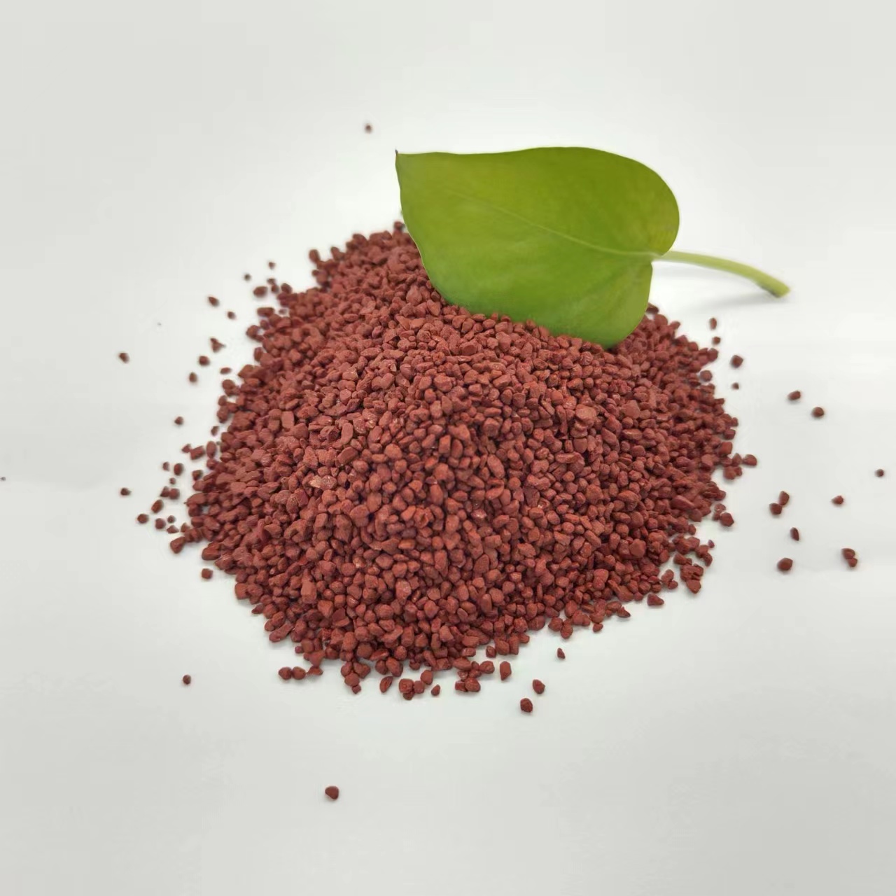 陶瓷顆粒  陶瓷顆?？捎糜诘仄翰牧?園林綠化 防滑路面 廠家