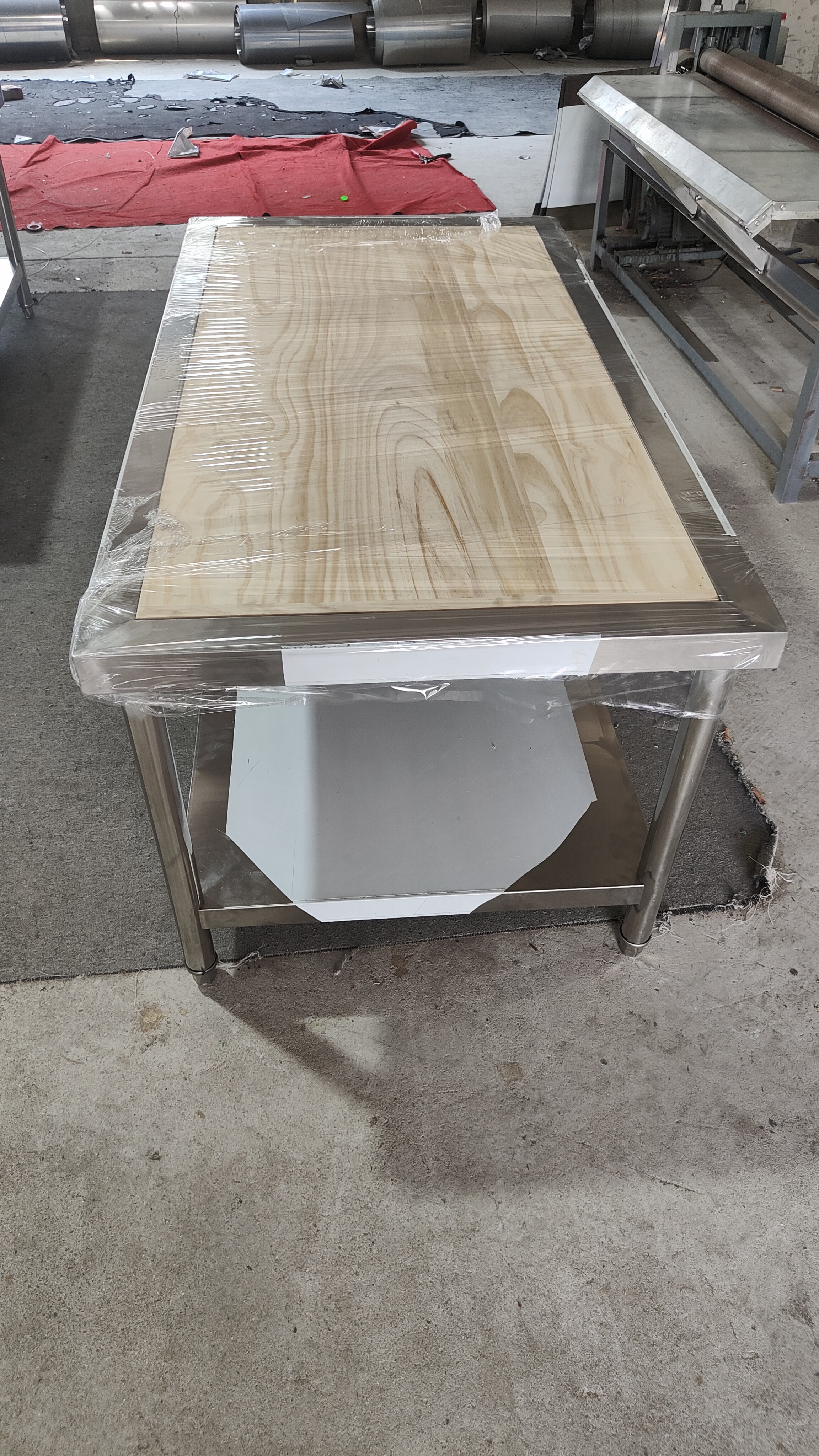 面案工作臺廠家定制   不銹鋼餐廳面案商用打荷臺 廚房簡易工作臺 廠家供應(yīng) 山東面案工作臺廠家聯(lián)系電話