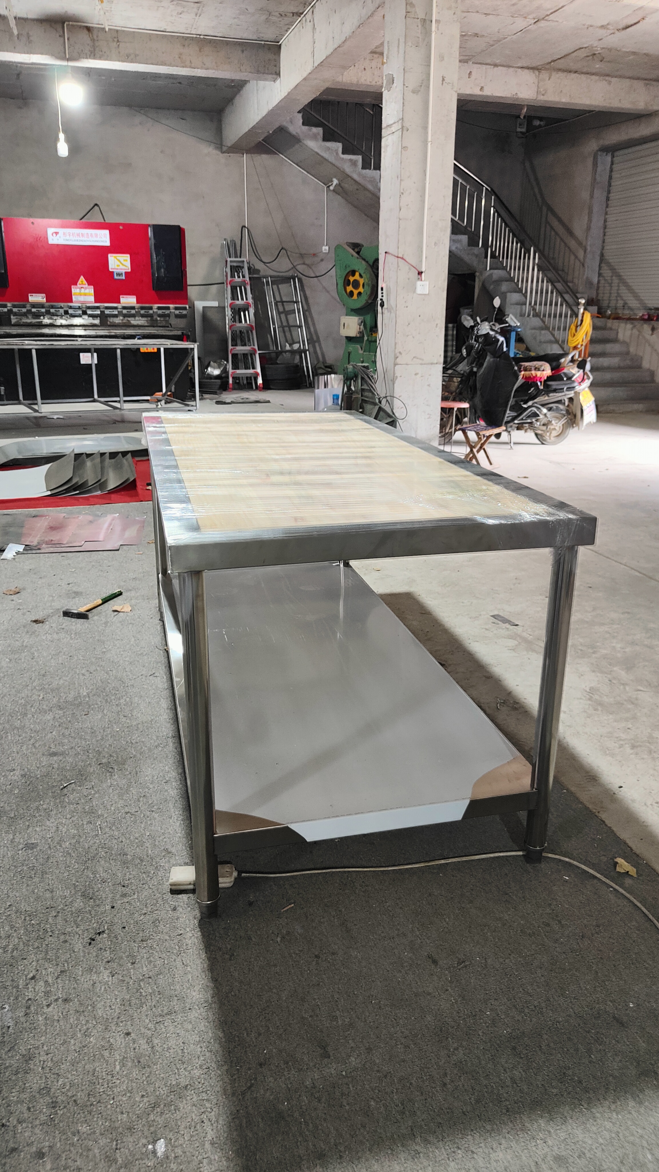 面案工作臺廠家定制   不銹鋼餐廳面案商用打荷臺 廚房簡易工作臺 廠家供應(yīng)