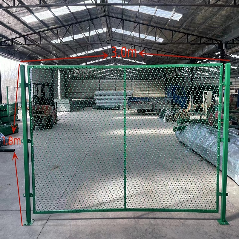 勾花網(wǎng)養(yǎng)殖圈地養(yǎng)雞圍欄隔離欄果園農(nóng)場圍網(wǎng)養(yǎng)牛羊菱形防護鐵絲網(wǎng)