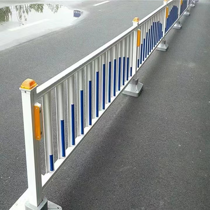 市政護(hù)欄道路隔離護(hù)欄廠家