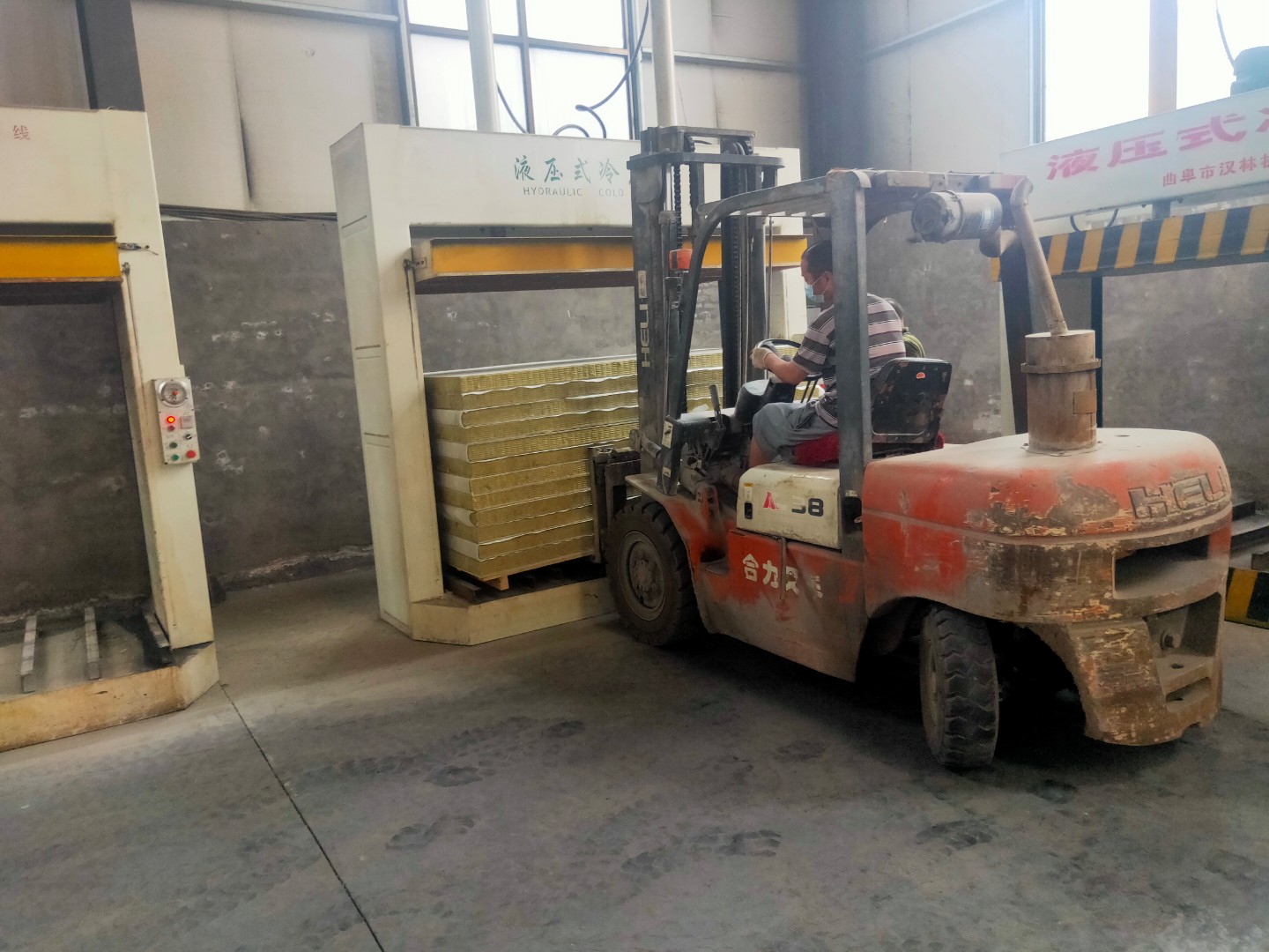 河北外墻一體板廠家，報價，批發(fā)【晉州市尚佳裝飾材料廠】