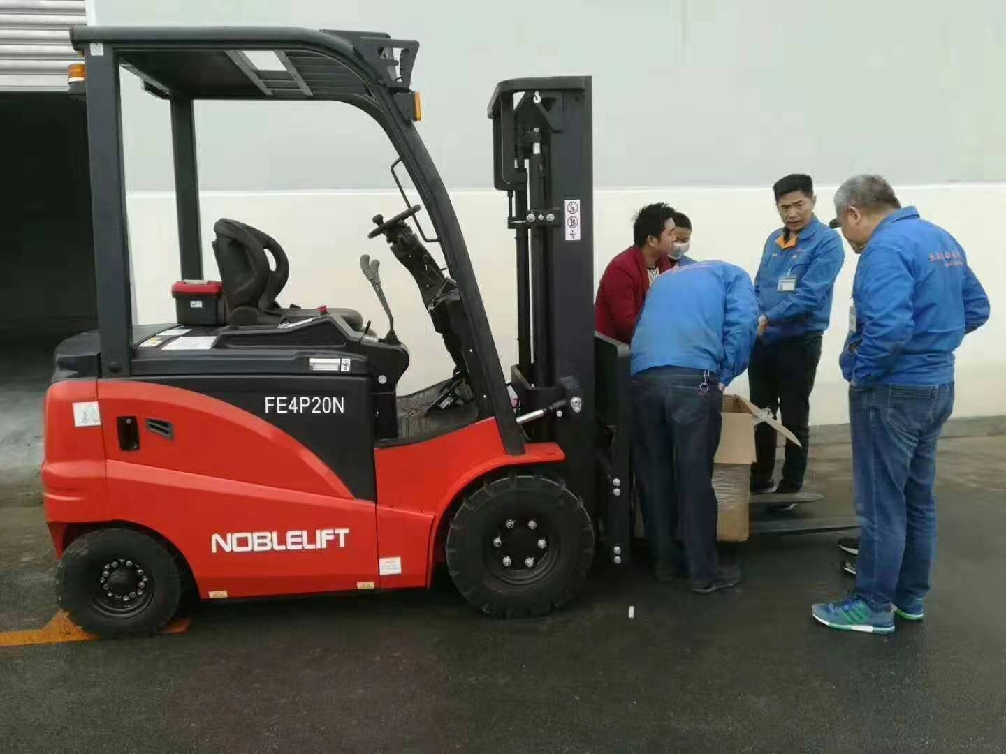 四輪電動叉車 堆高車座駕式液壓搬運全電動叉車