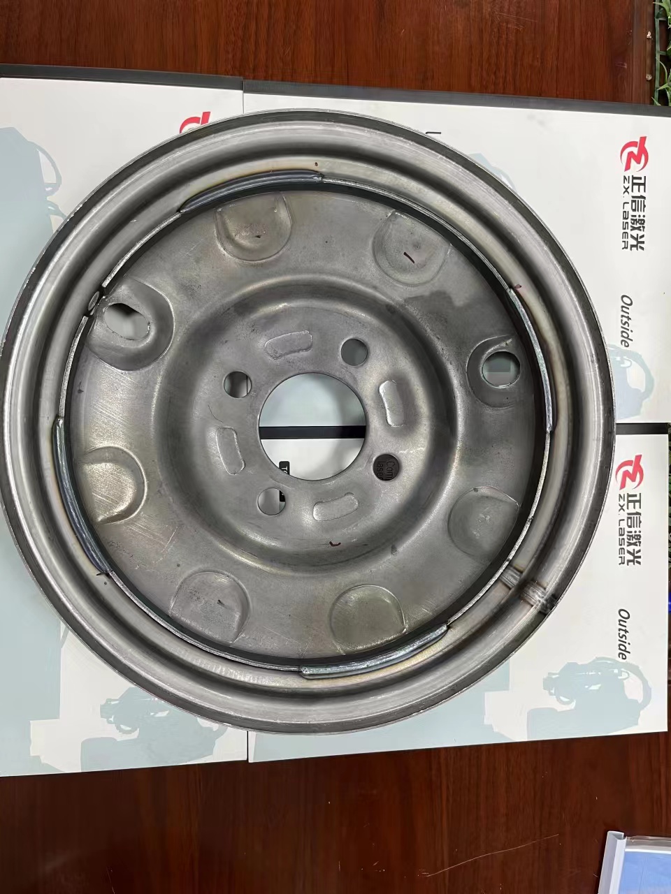 輪轂激光焊接 機(jī)械手取料 東莞正信 雅迪電動(dòng)車輪轂激光焊接工藝
