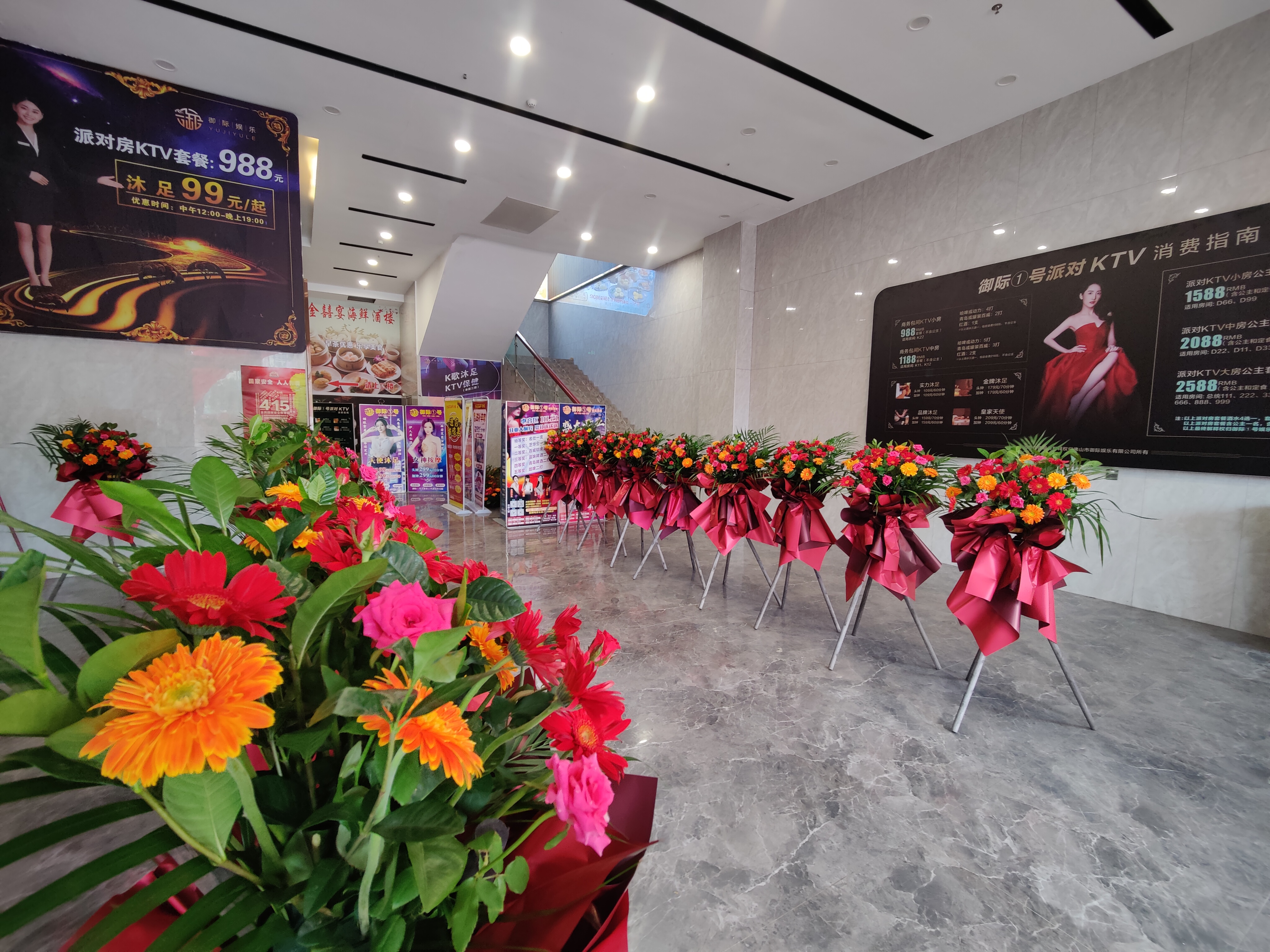 佛山龍門架展架搭建T臺舞臺燈光音響布置 南海嘉年華活動設(shè)備出租公司