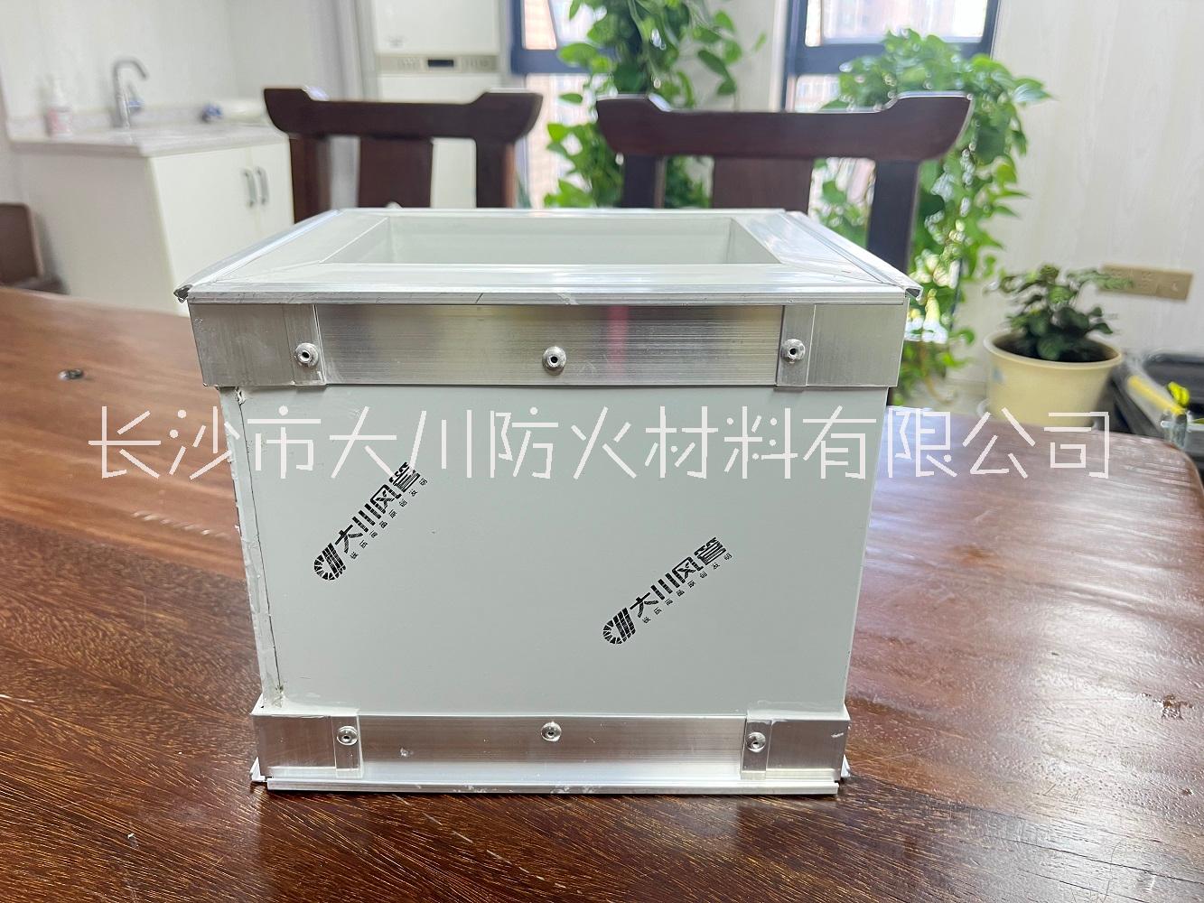 雙面彩鋼玻纖/廠家生產(chǎn)玻纖板、 雙面彩鋼玻纖風(fēng)管 雙面彩鋼玻纖風(fēng)管工廠