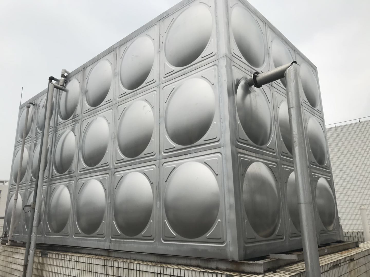 新疆不銹鋼水箱-不銹鋼水箱廠家制造-批發(fā)價格-哪里便宜-廠商