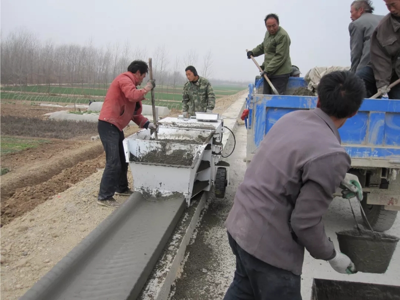 供應(yīng)出售 SMC-450擠壓式現(xiàn)場成型滑模機 攤輔機