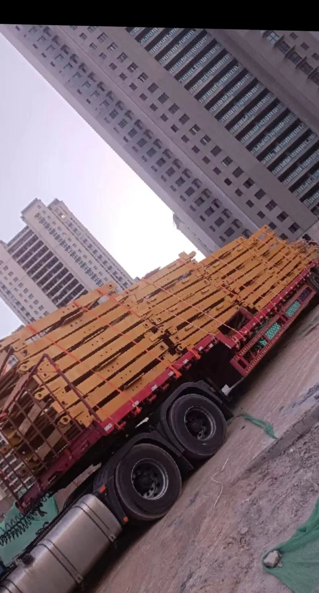 廣州至烏魯木齊陸運(yùn)專線 整車零擔(dān) 服裝物流 大件設(shè)備運(yùn)輸全國(guó)時(shí)效電話 廣州到烏魯木齊貨運(yùn)公路