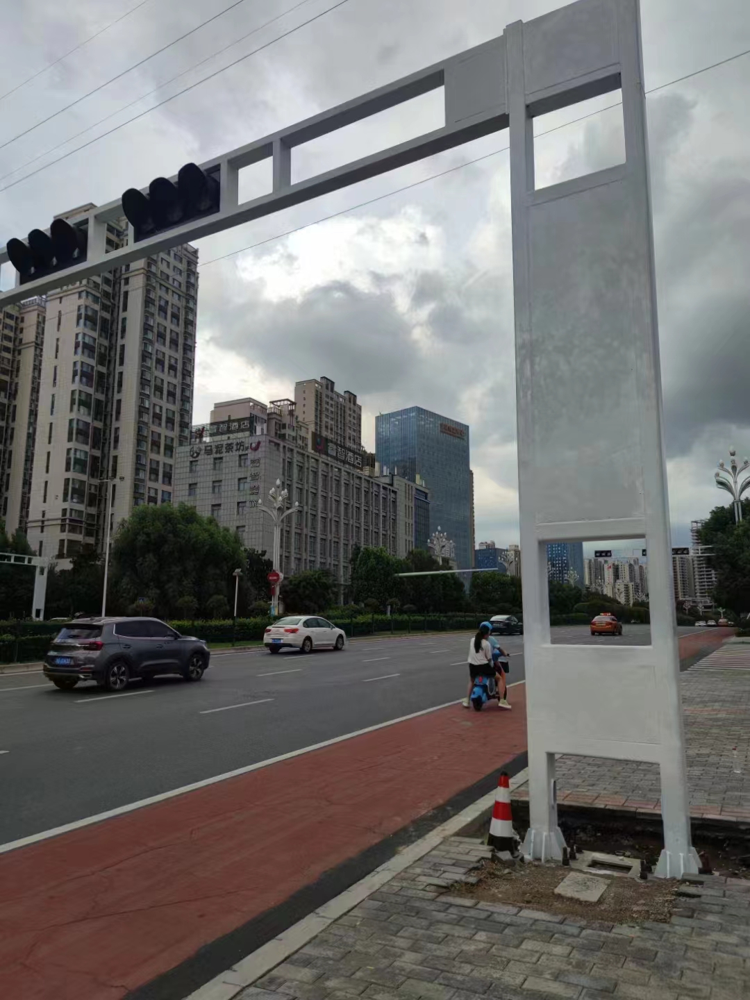 南陽(yáng)三門峽信號(hào)燈桿廠家-電話-價(jià)格-供應(yīng)-電話【河南省久安通交通設(shè)施有限公司】