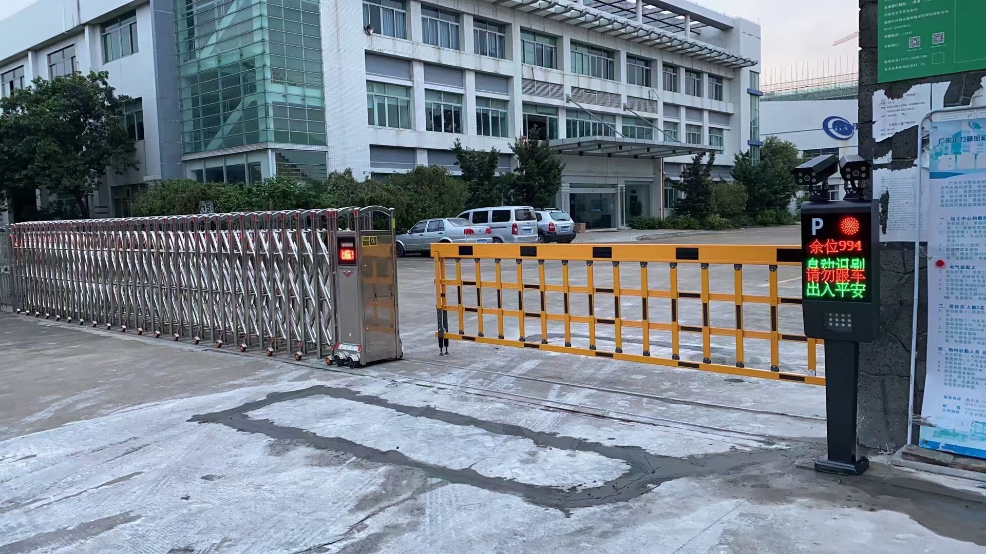 石灣伸縮門電動(dòng)伸縮門廠家智能車牌識(shí)別伸縮門 段滑門工業(yè)么門 石灣伸縮門電動(dòng)伸縮門廠家