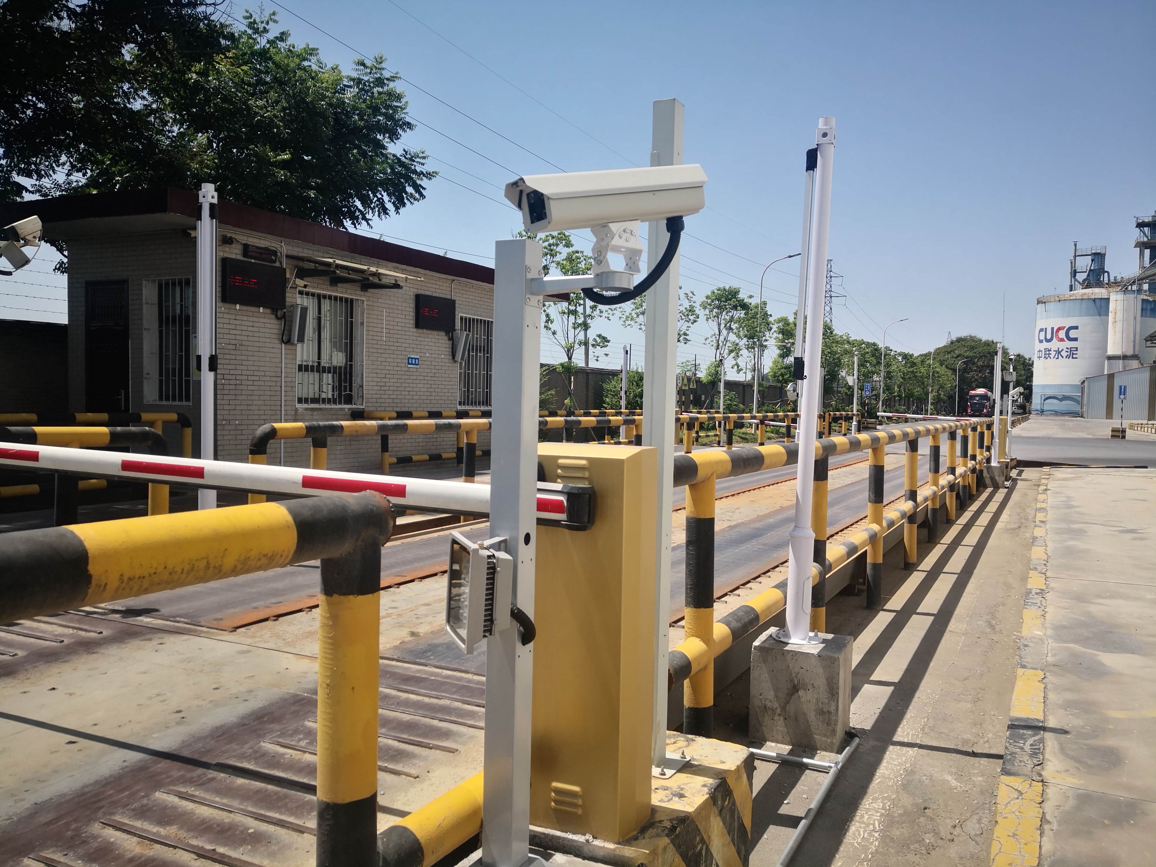 南陽鄧州安防監(jiān)控、監(jiān)控施工、出入口道閘、伸縮門、遠(yuǎn)程視頻會議、網(wǎng)絡(luò)布線