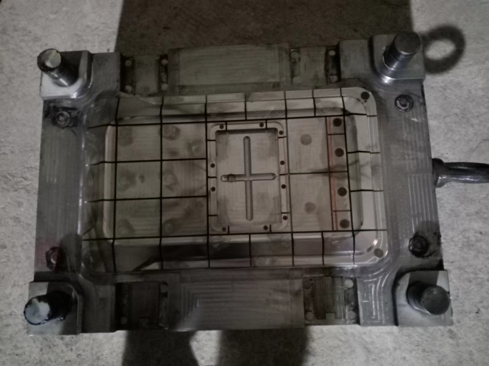 鄭州注塑模具加工設(shè)計(jì)-注塑模具加工廠家