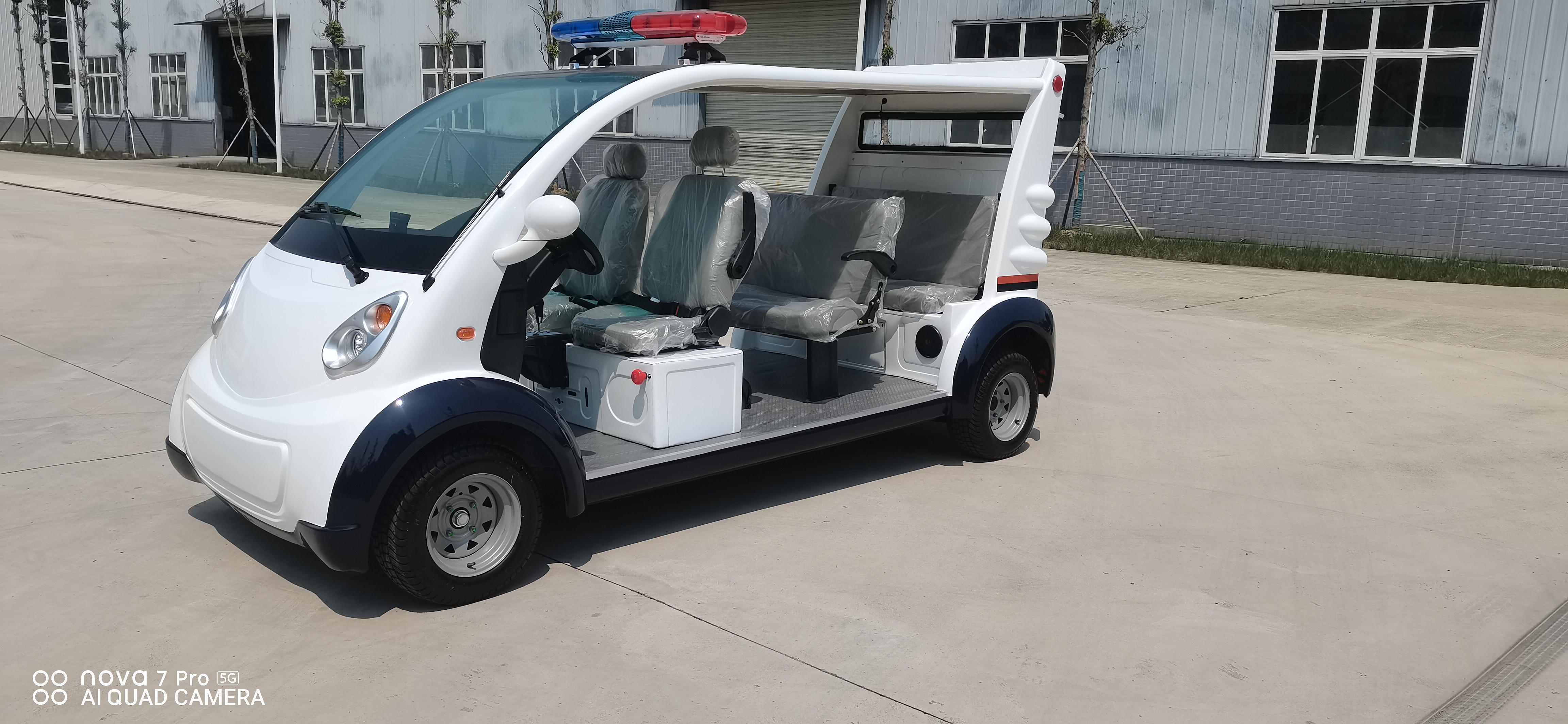 電動四輪巡查車