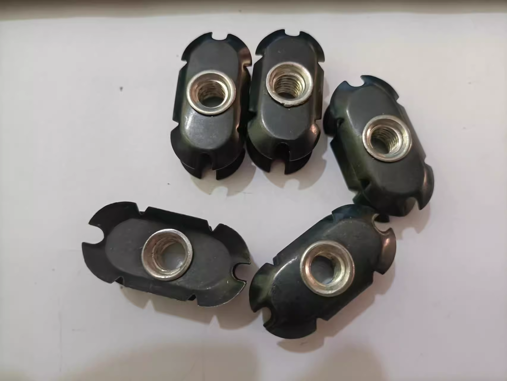 新品橢圓20X40管配膨脹螺母卡簧螺帽M8螺絲緊固件連接件牙套 橢圓螺母供應(yīng)商