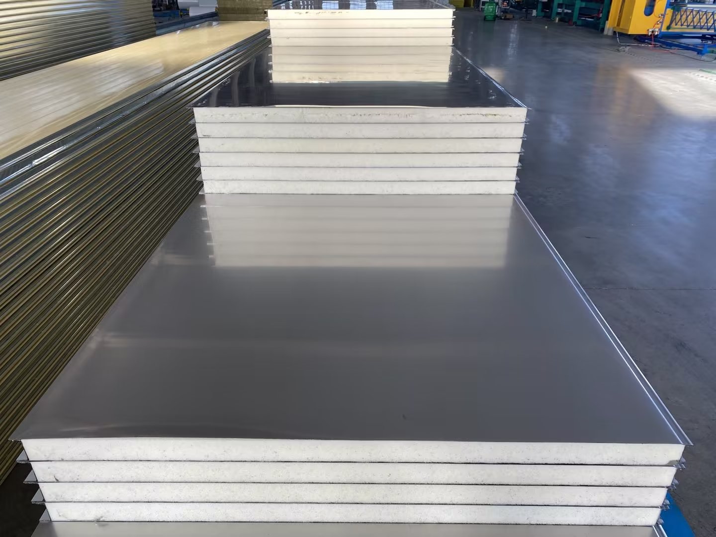 聚氨酯夾芯彩鋼板 冷庫(kù)用保溫隔熱墻 防火聚氨酯凈化板