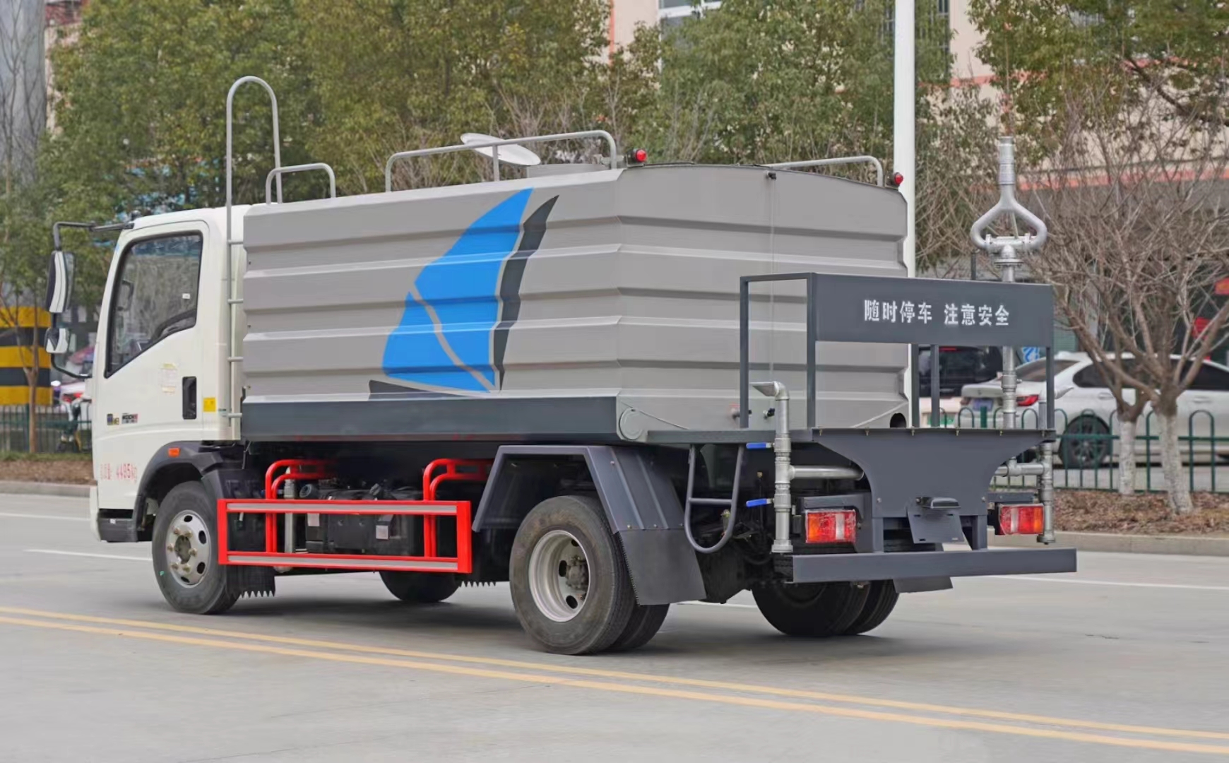 7方重汽藍(lán)牌灑水車-環(huán)保灑水車報(bào)價(jià)-程力集團(tuán)-環(huán)保灑水車多少錢 7方重汽藍(lán)牌灑水車廠家-價(jià)格