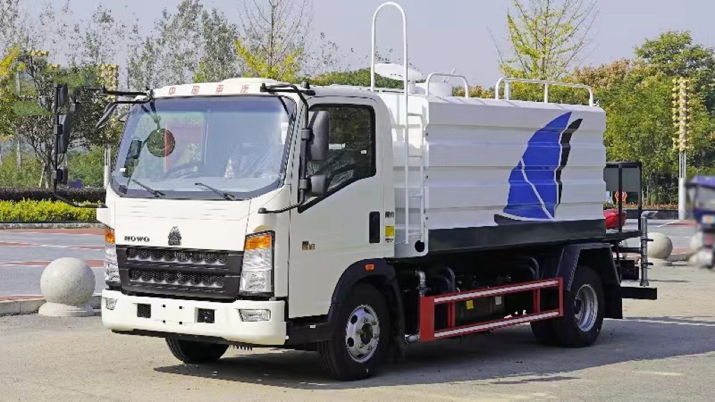 7方重汽藍牌灑水車價格  7方重汽藍牌道路灑水車代理商-道路灑水車-程力汽車公司