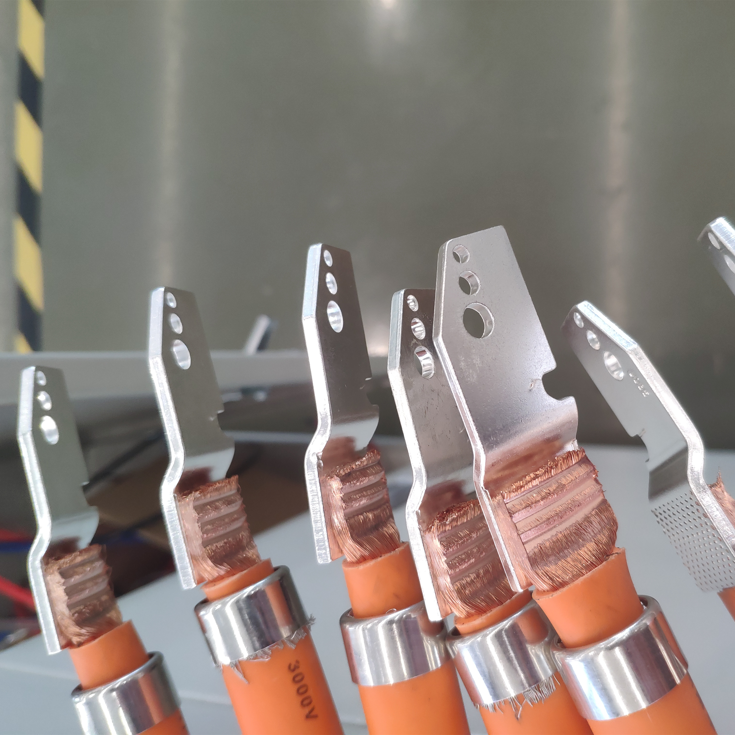 汽車連接線傳感器導(dǎo)線 10-50平方裸銅線超聲波金屬壓方機(jī)廠家供應(yīng)商