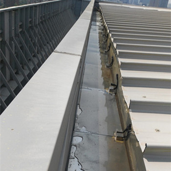 天溝融雪柔性融雪板和不銹鋼融雪板哪個(gè)好  沈陽天溝融雪