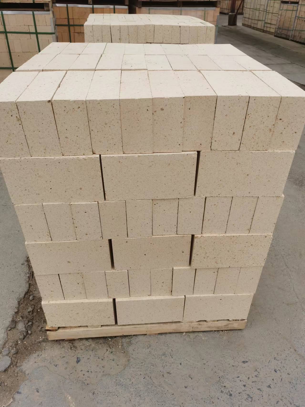 河南回轉(zhuǎn)窯高鋁磚批發(fā) 回轉(zhuǎn)窯用耐火磚 高溫耐壓抗侵蝕 異型磚一級高鋁磚