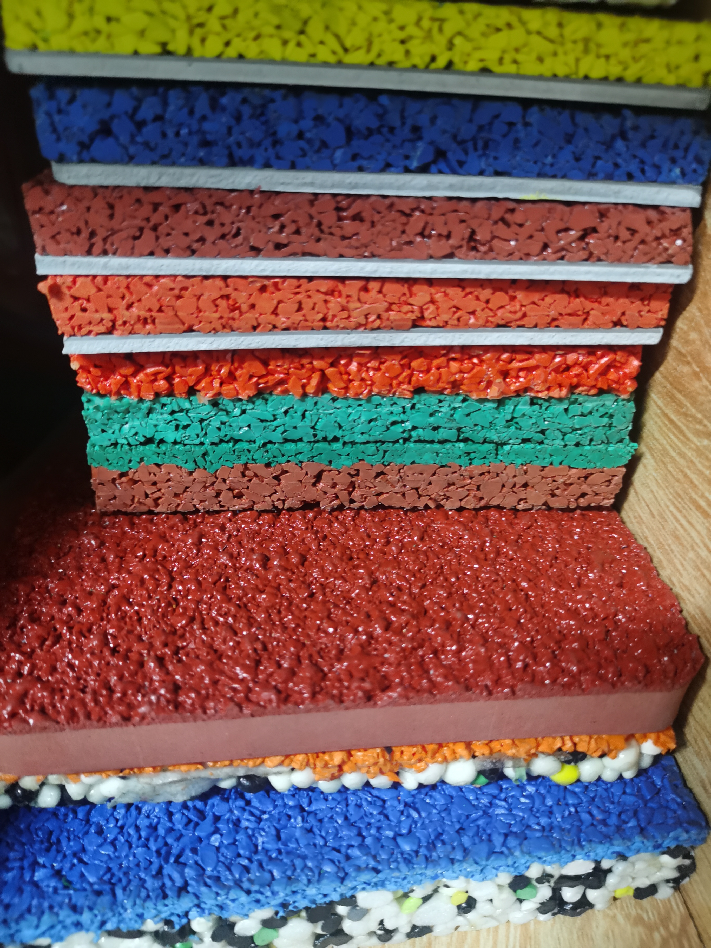 塑膠跑道 足球場(chǎng)塑膠跑道 塑膠跑道尺寸 塑膠跑道施工 塑膠跑道材料價(jià)格