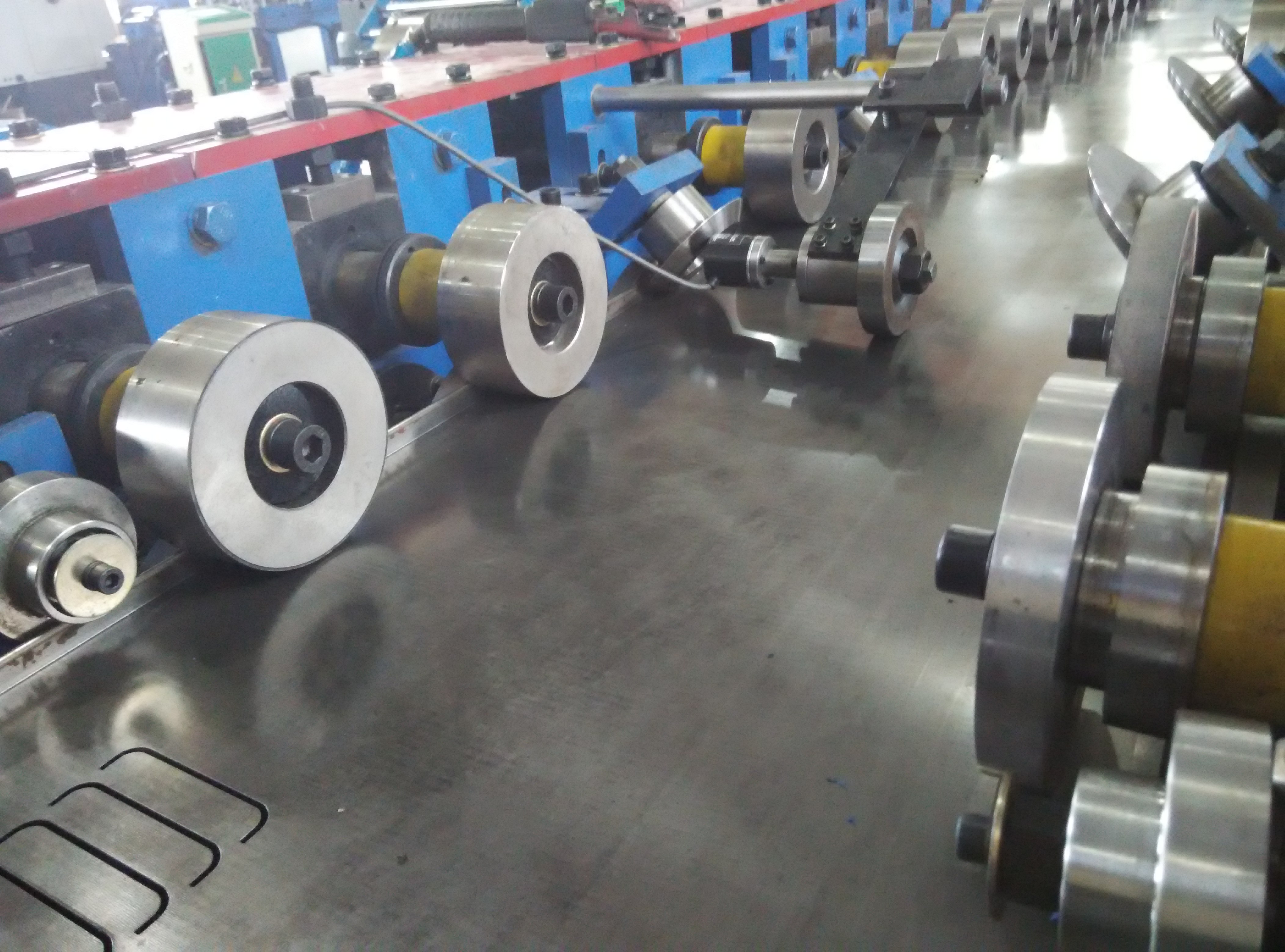 天津文件柜生產線廠家 文件柜成型機加工 冷彎機械設備定制