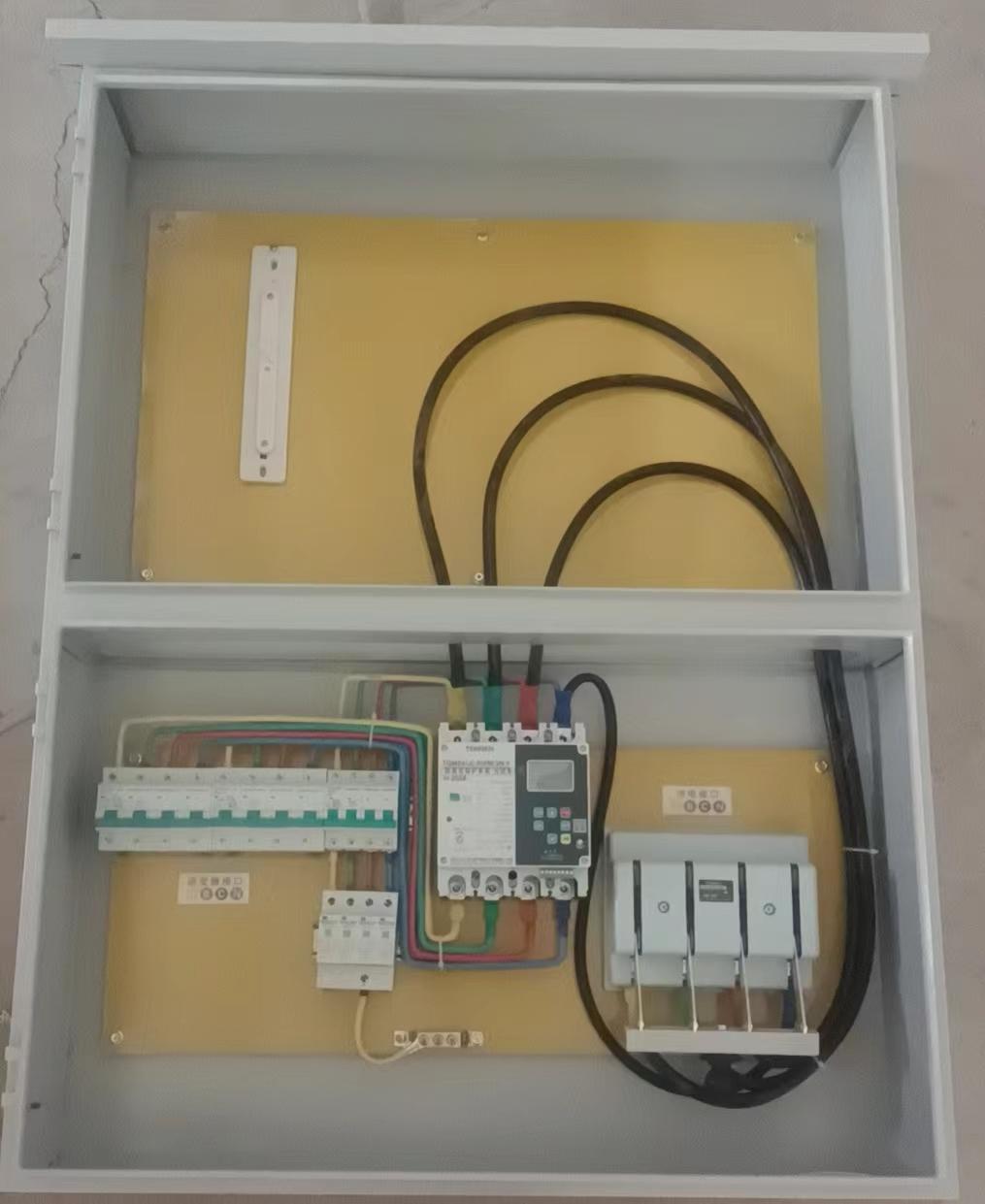 分布式太陽能光伏發(fā)電帶表位匯流并網配電箱