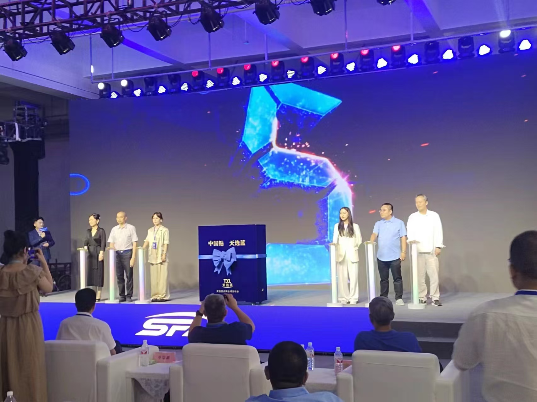 河南鄭州創(chuàng)意啟動道具禮物開合展示啟動臺出租