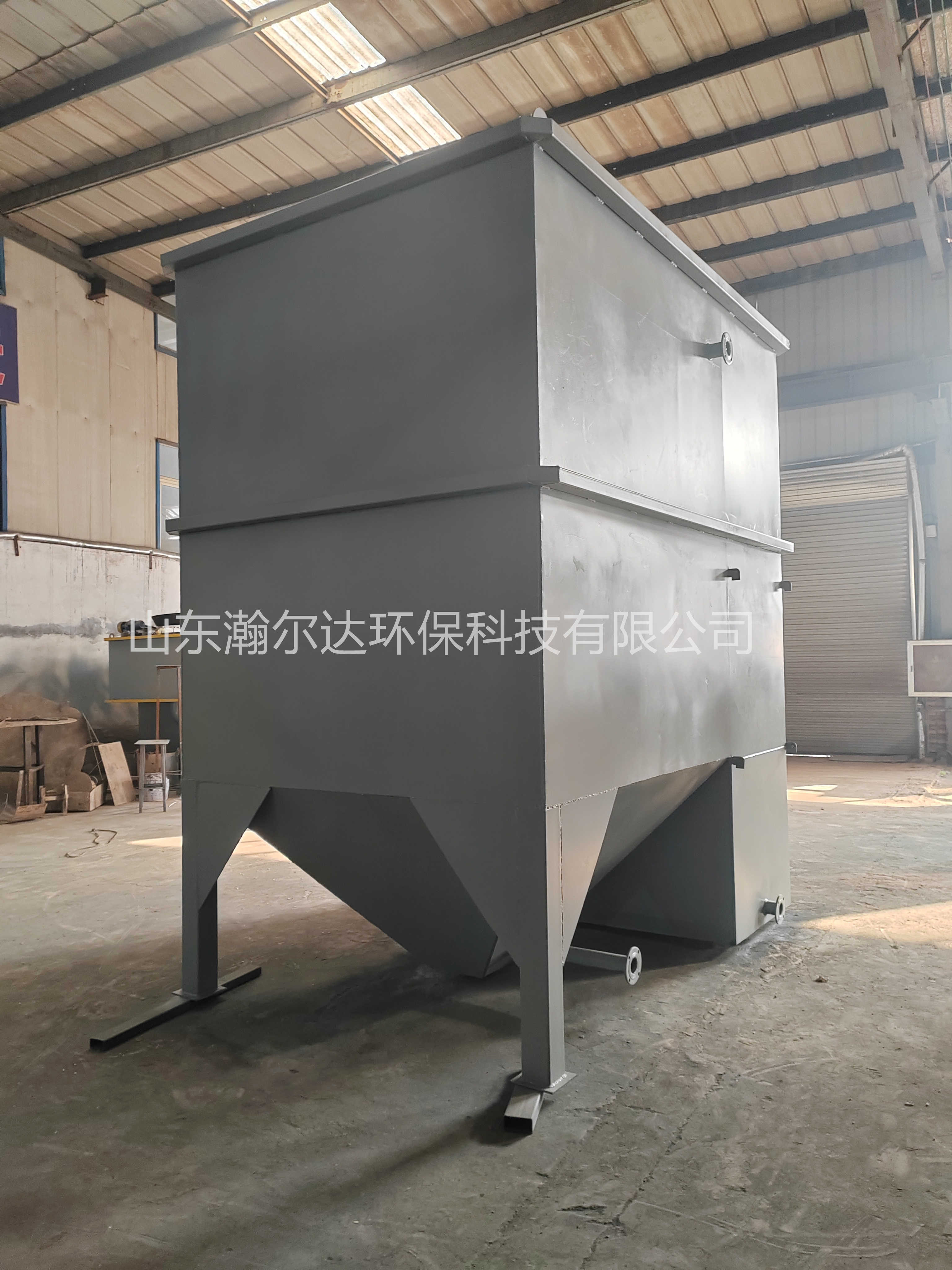 眼鏡片玻璃加工污水處理設(shè)備是污水清澈再利用節(jié)約水資源