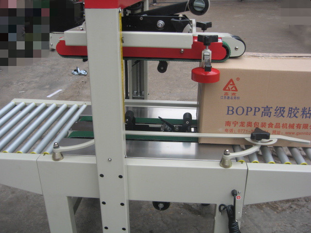 廠家現(xiàn)貨FXJ-6050型膠帶全自動封箱機(jī)郵政紙箱封箱機(jī)封口機(jī) 電商自動打包封箱機(jī)